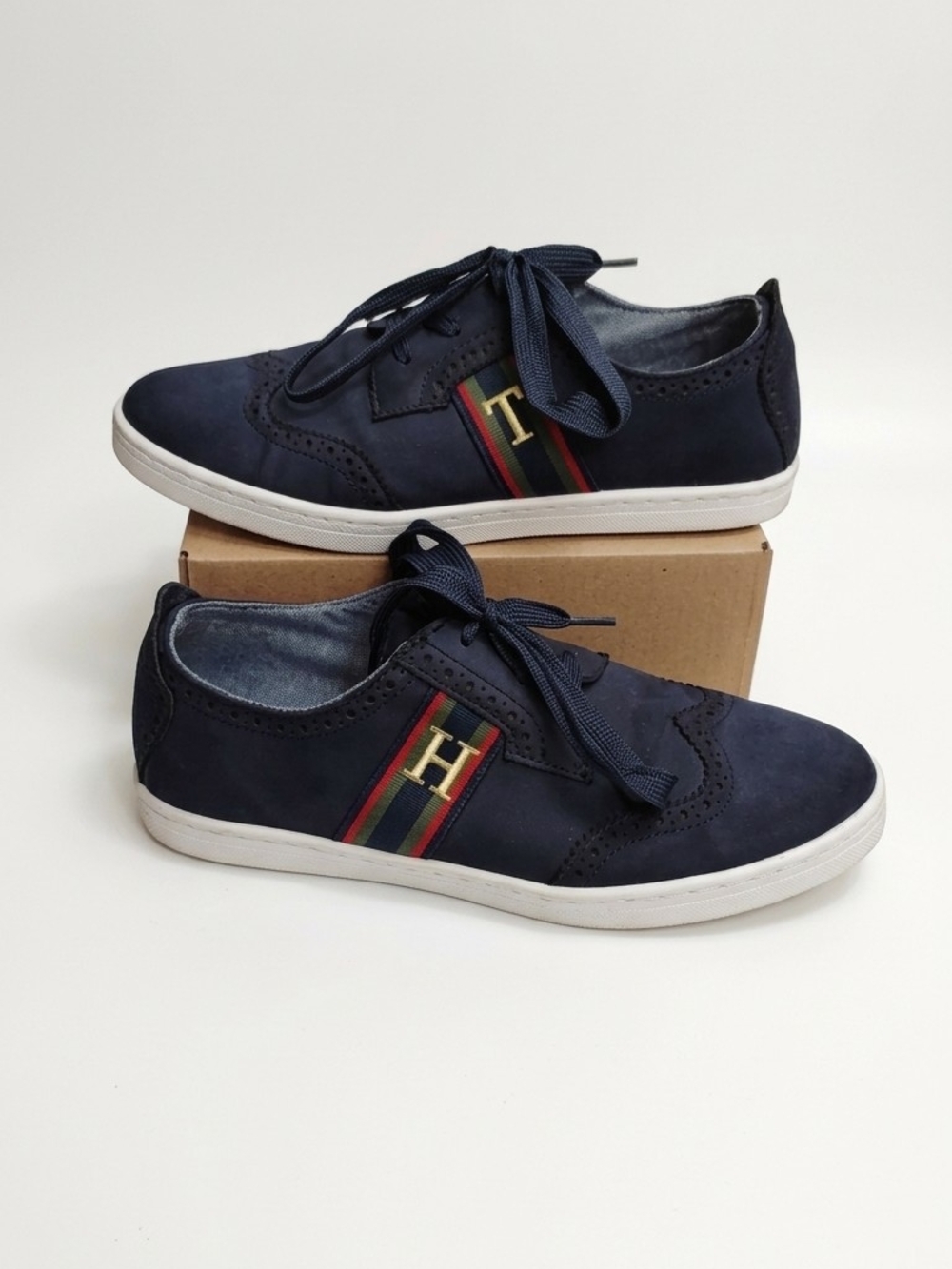 Tommy Hilfiger wingtip-style Navy Blueal Lace-Up Sneakers For Women Size 10 M